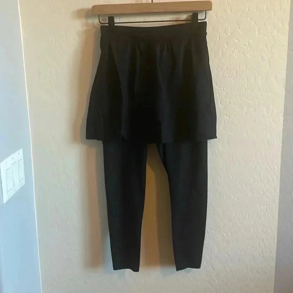 SPANX Booty Boost Active Skirt Over Leggings - Picture 3 of 7